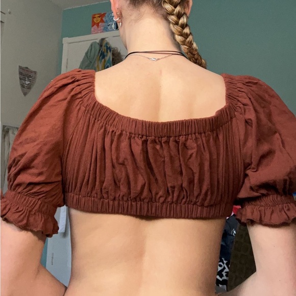 Puffer Sleeve Cropped Top - Picture 2 of 3